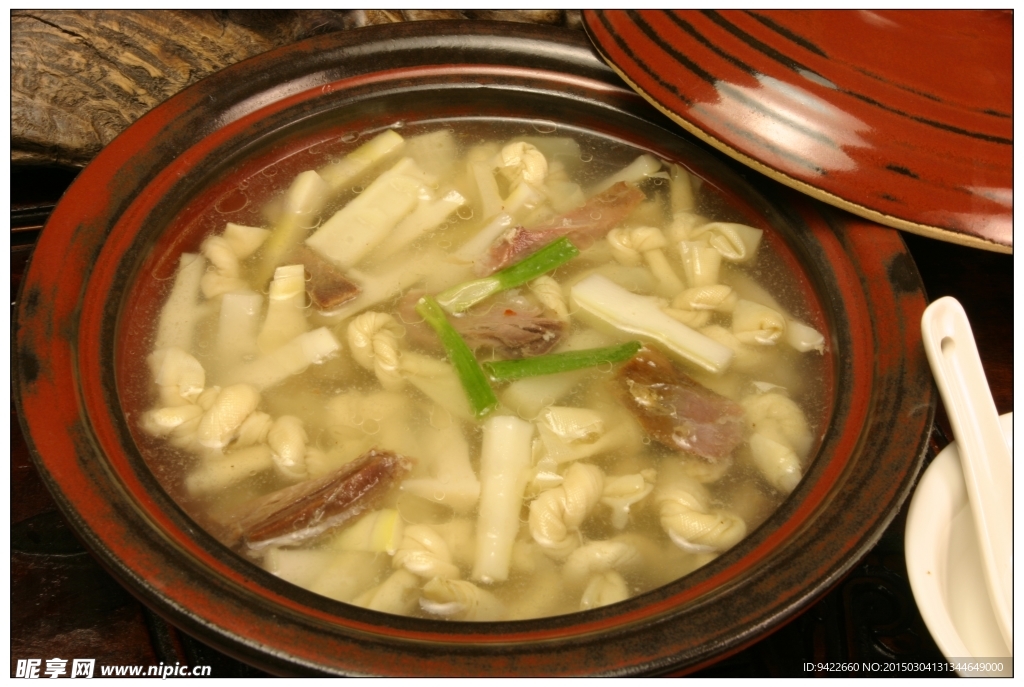 春笋腩肉百叶煲