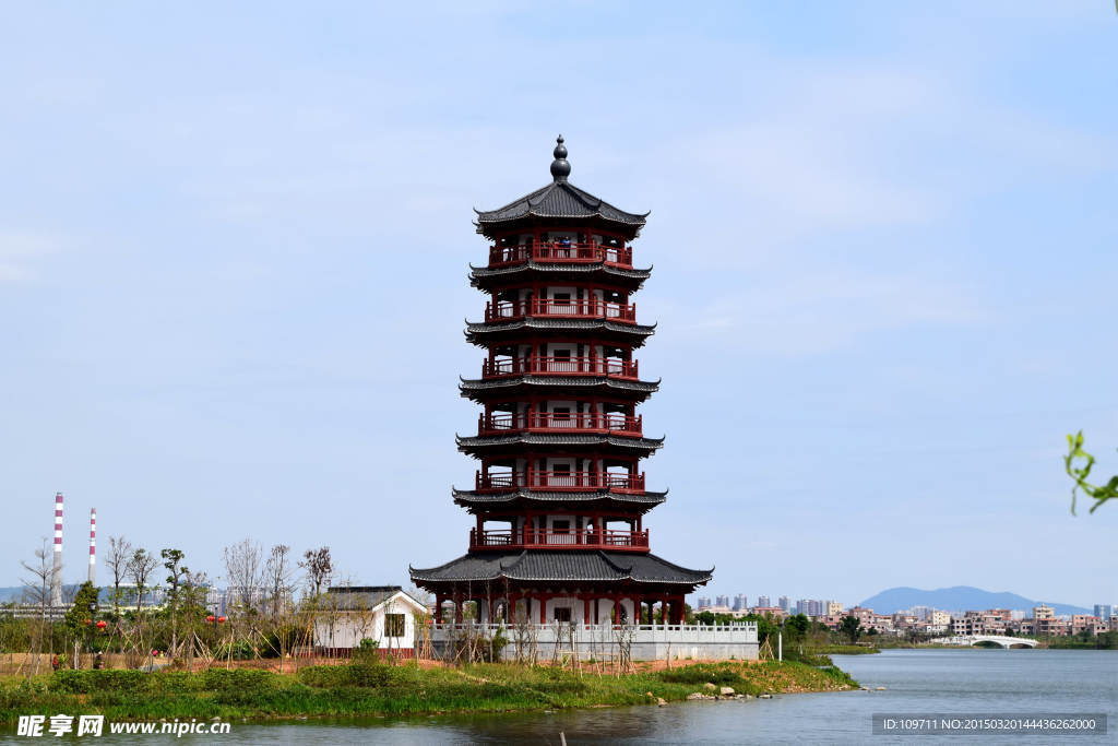 河边的七层高塔