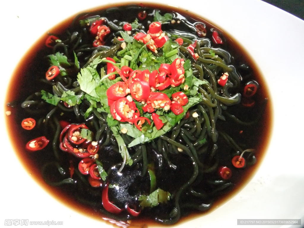 凉拌黑米线