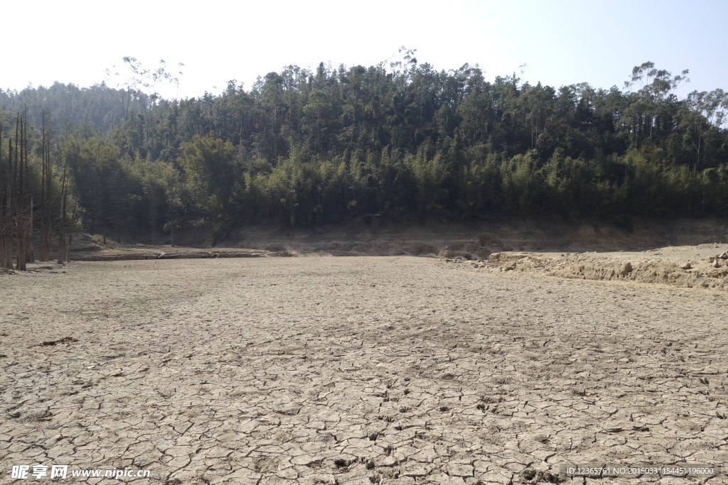 龟裂的土地