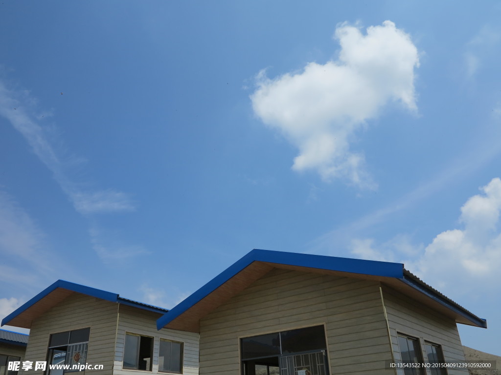 坡上草原：板房