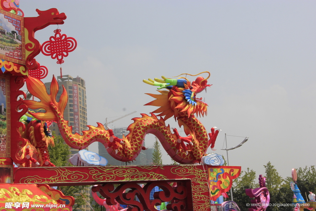 龙彩灯白天局部细节实景照