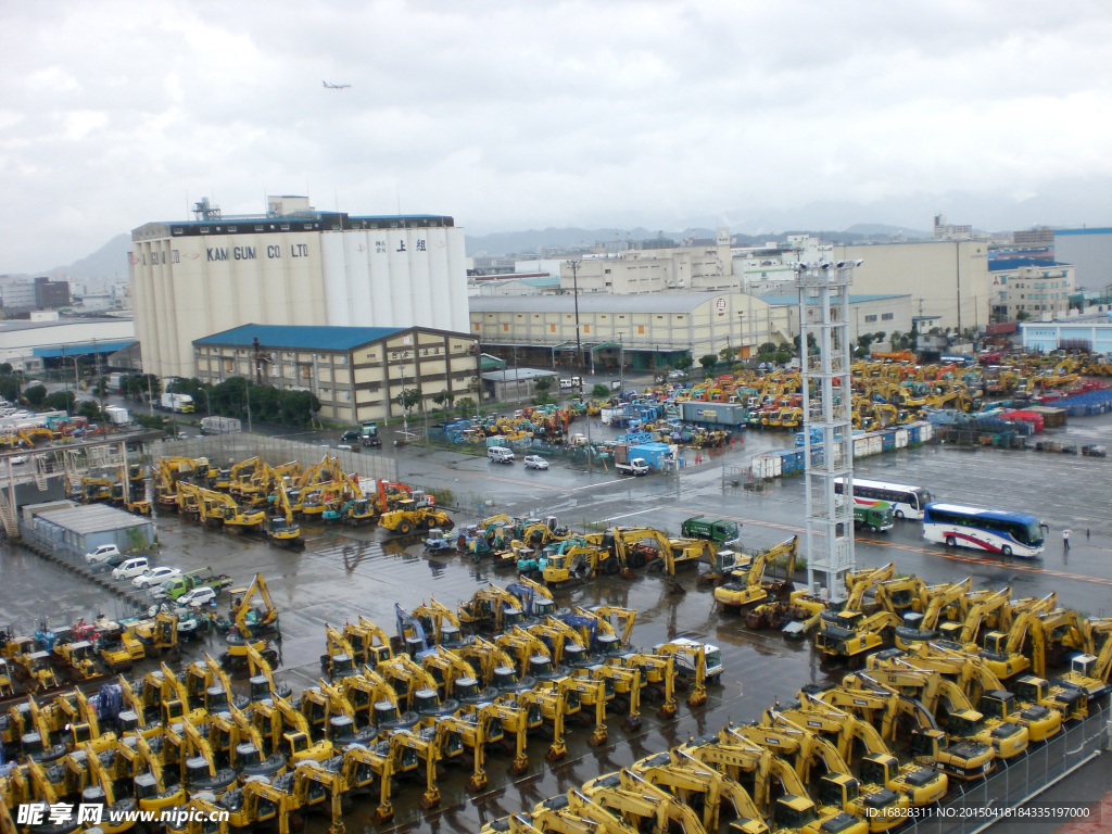 挖掘机 工程车 停车场