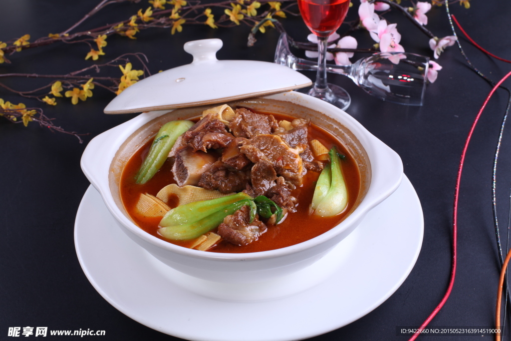 牛仔骨煲干豆腐