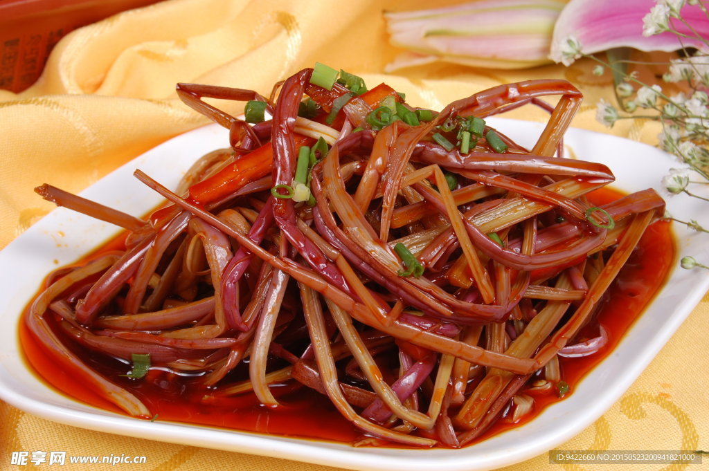 红油拌蕨菜