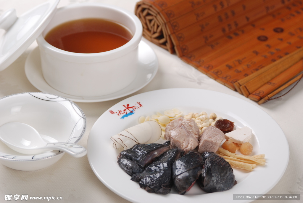 川贝海底椰炖乌鸡