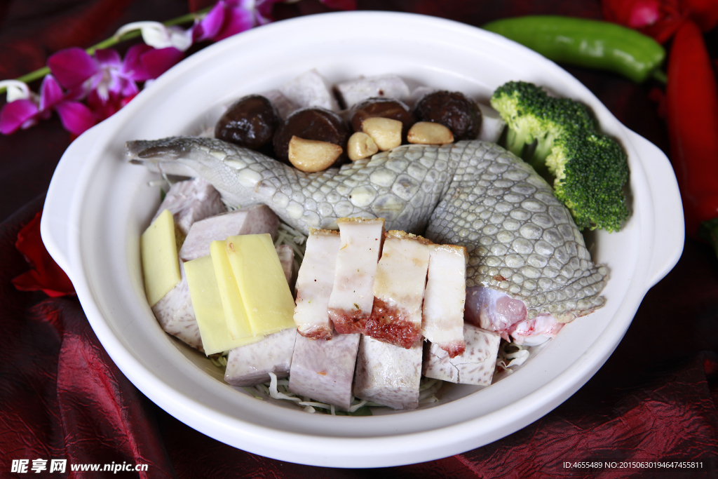 粤式老火鳄鱼下火滋靓汤