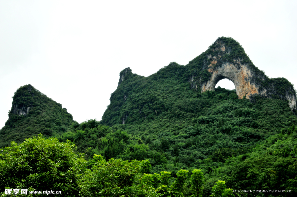 阳朔月亮山