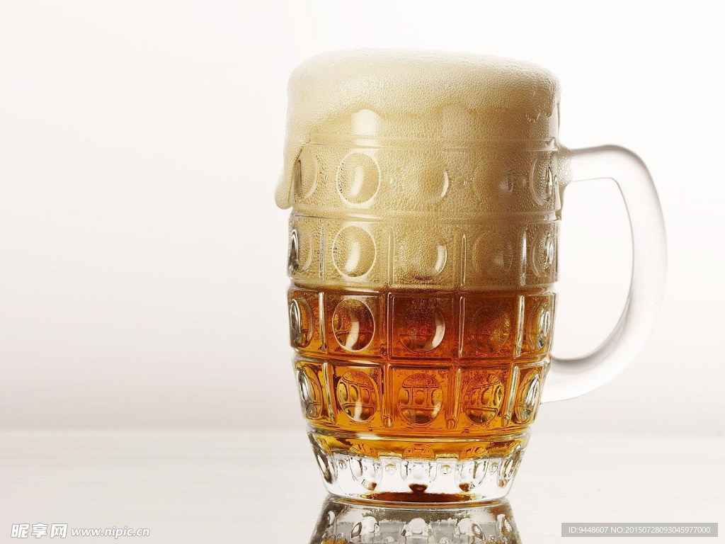 一杯啤酒图片