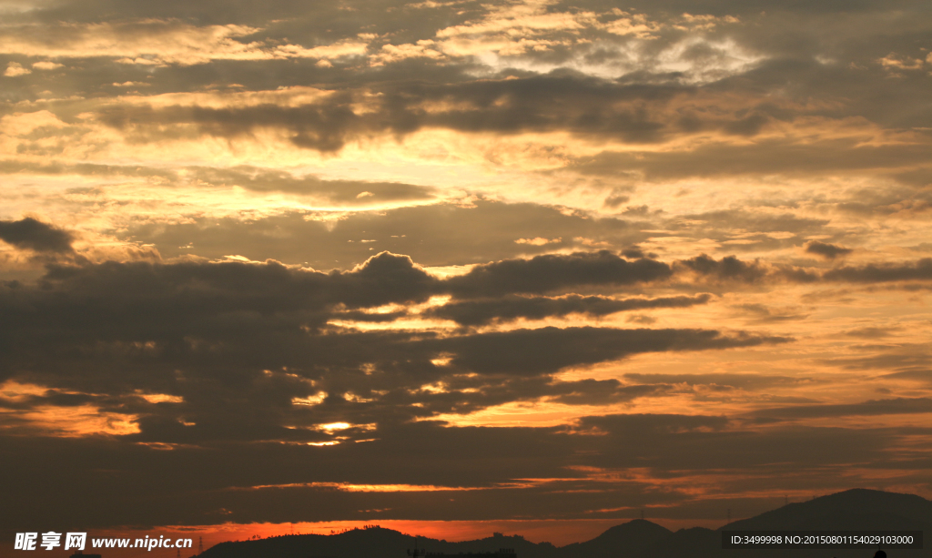 遮住太阳的霞光