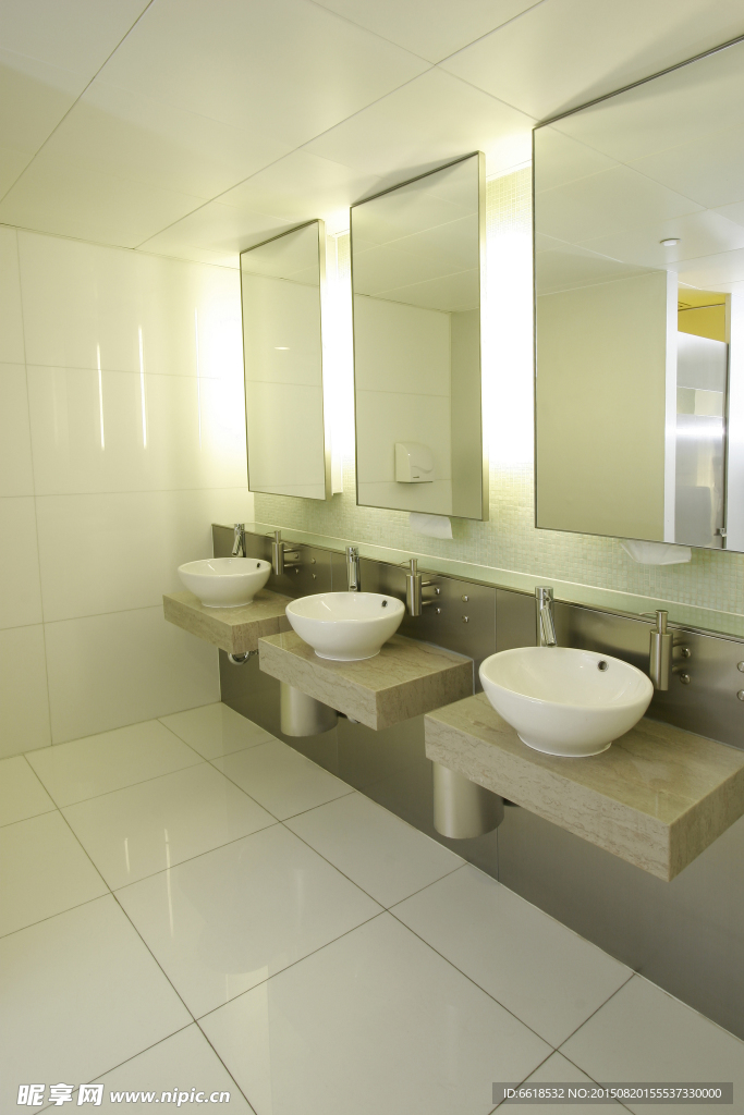 现代卫生间图片