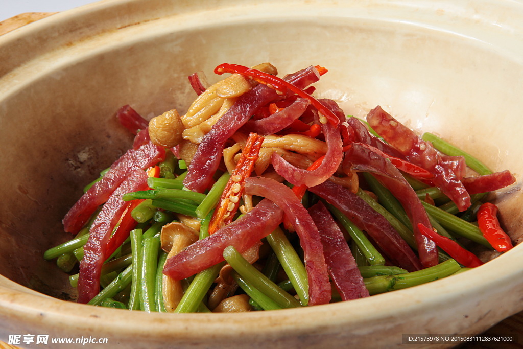 蒿杆玉菇焗腊肠好