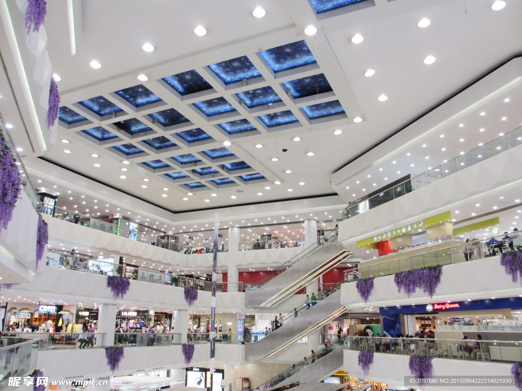 购物中心  豪华装饰   电梯