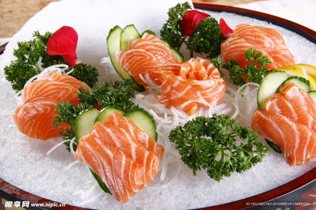 日式三文鱼拼紫菜卷