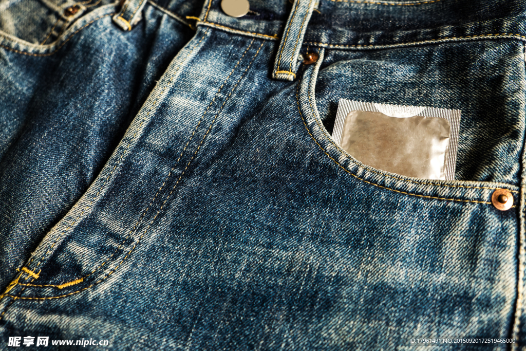 牛仔裤与避孕套