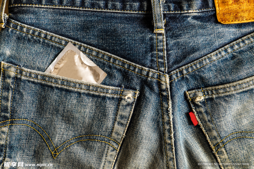 牛仔裤与避孕套