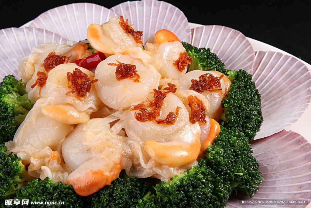 西兰花炒日月贝类