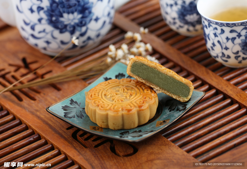 绿茶冰沙月饼