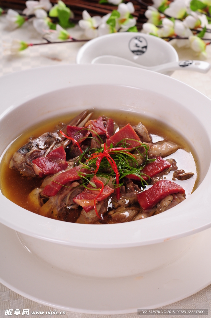 火腿蒸野鸭