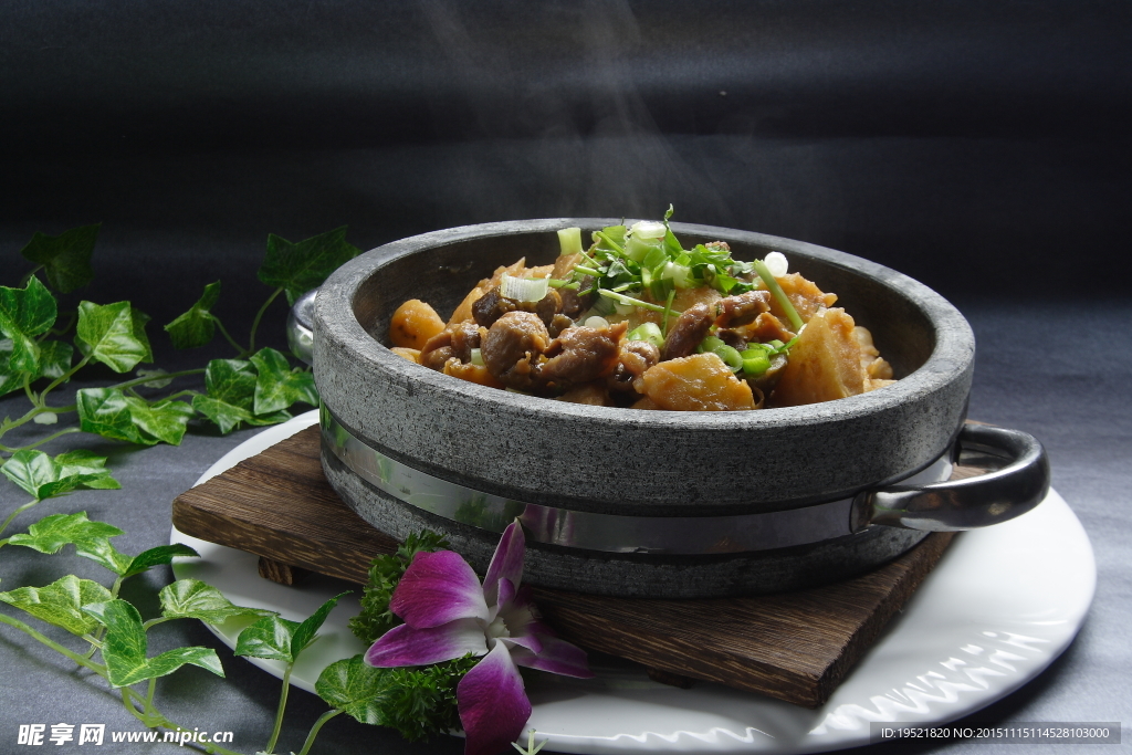 石锅土豆炖鸡胗