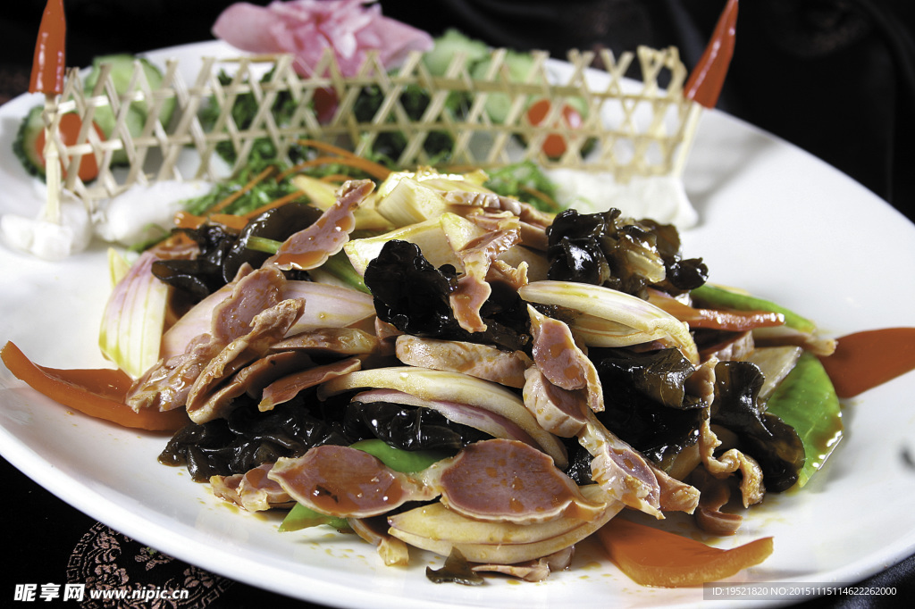 洋葱木耳炒鸡胗