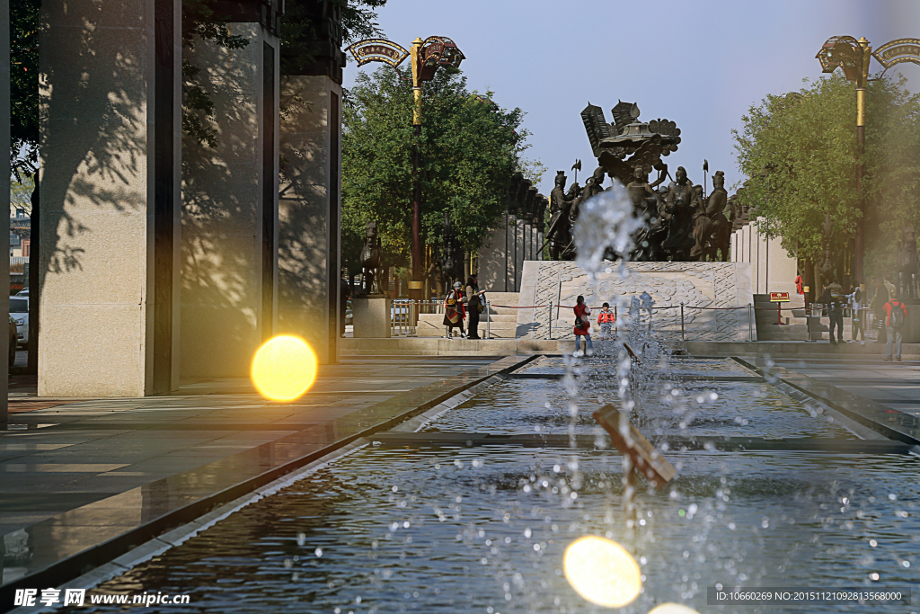 彩泡中的曲江街景