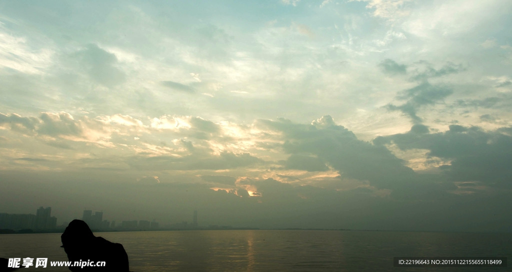 延时海边日出风云变化