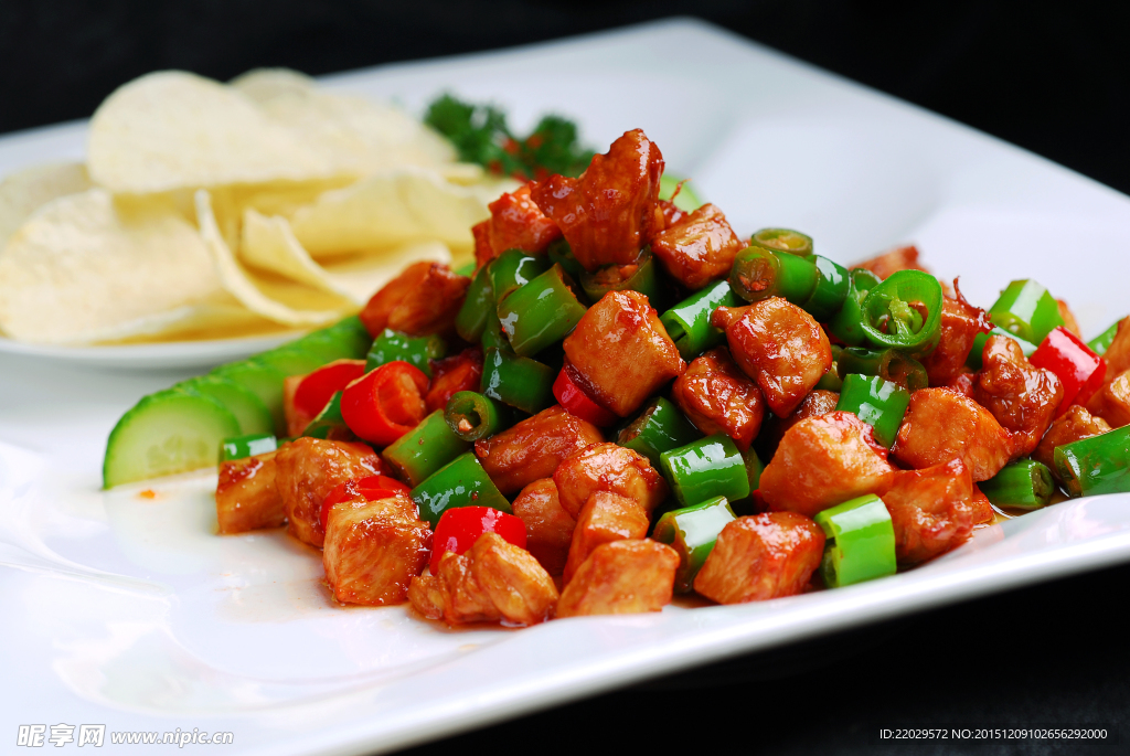 酱香鸡柳配薯片