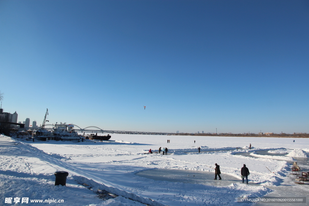 松花江雪景