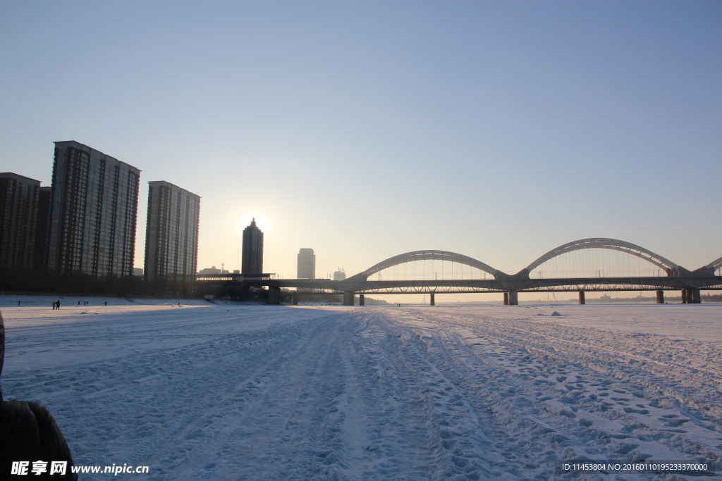松花江雪景