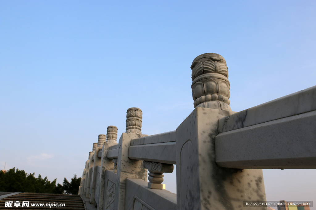 大理石阶梯  桥墩