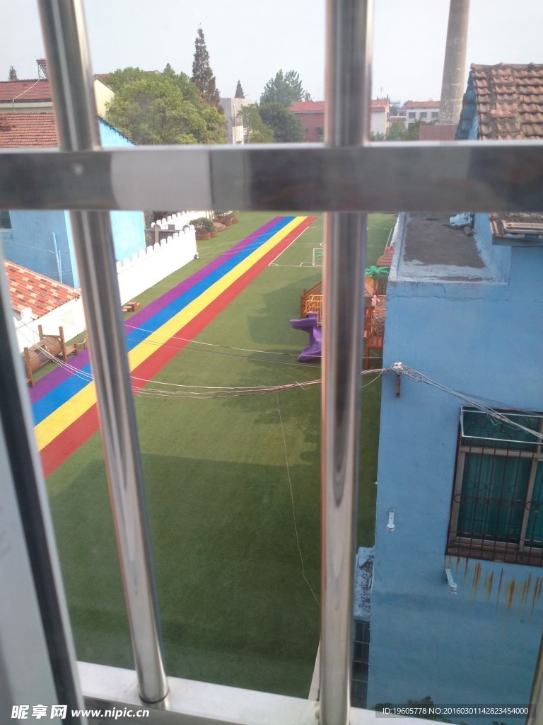 幼儿园操场跑道