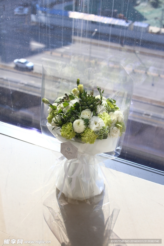 花弦透明白色花束