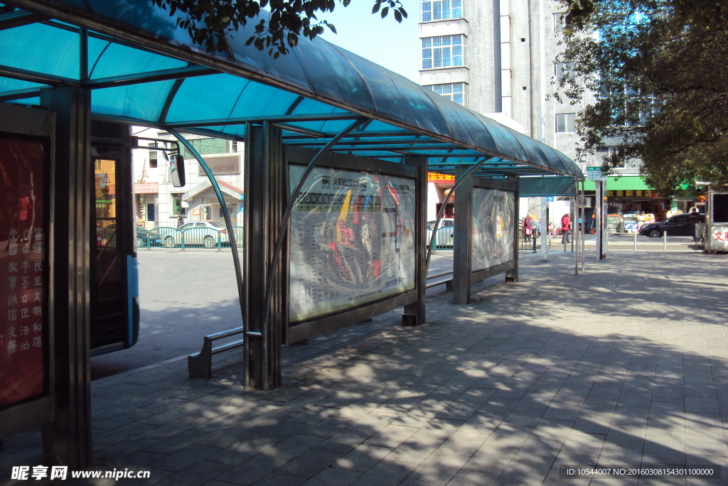 公交候车亭