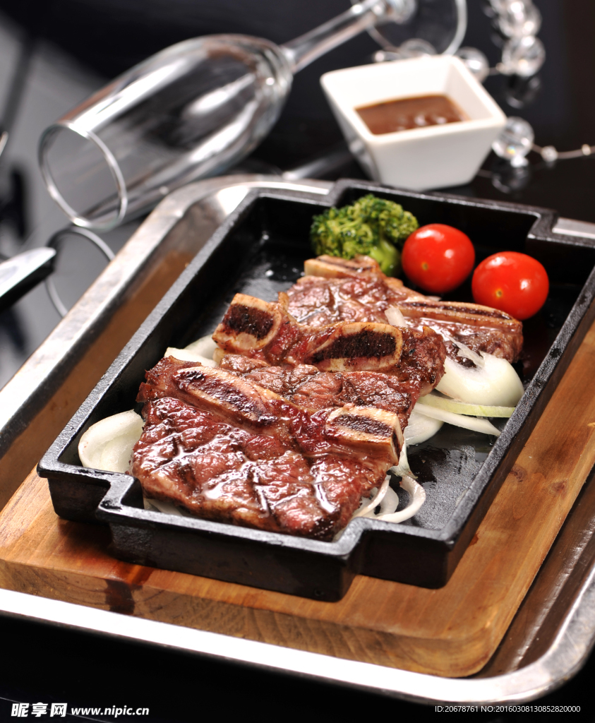 铁板布朗牛仔骨