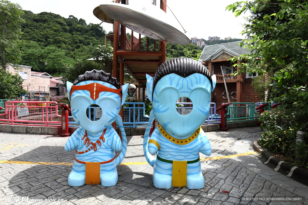 阿凡达人形雕像