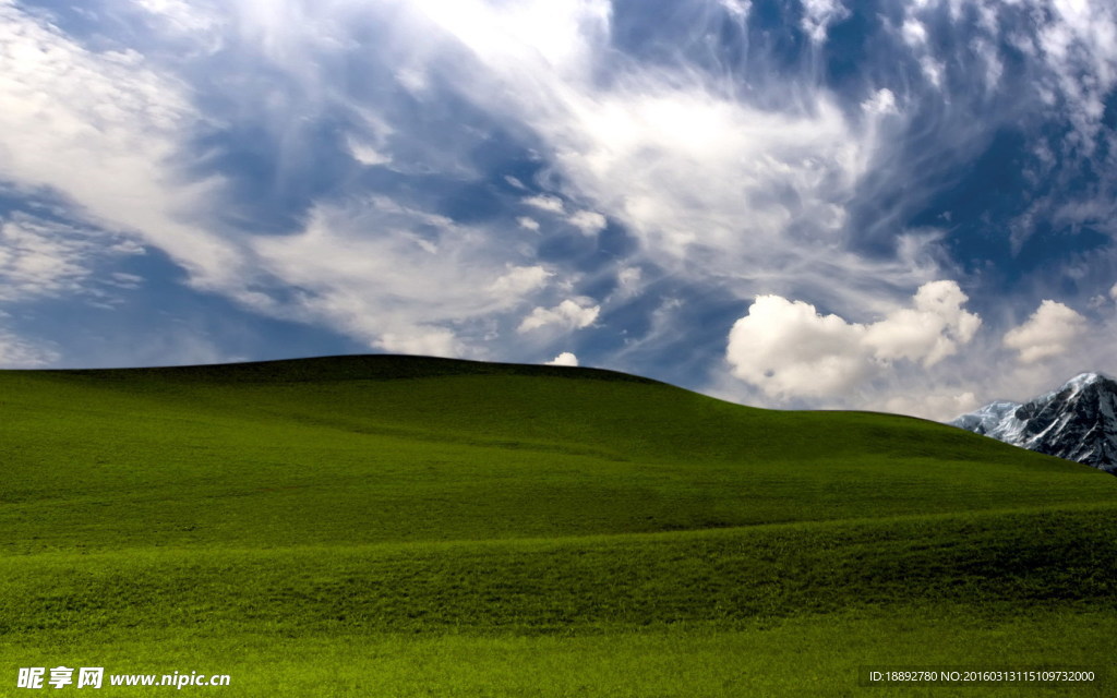 草原蓝天白云