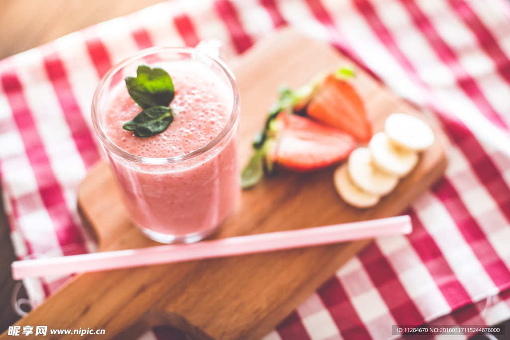 自制草莓香蕉冰沙