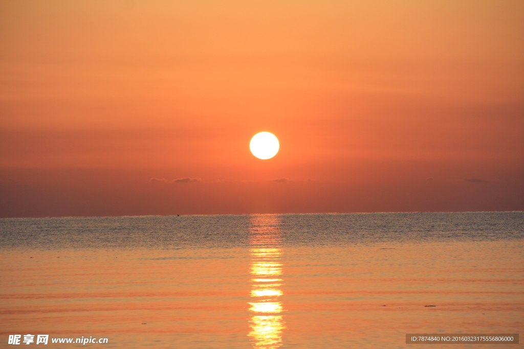 夕阳下的青海湖