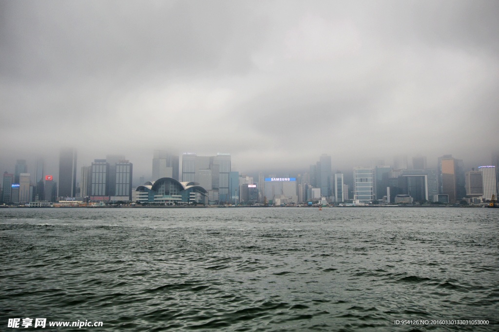 烟雾中维多利亚湾