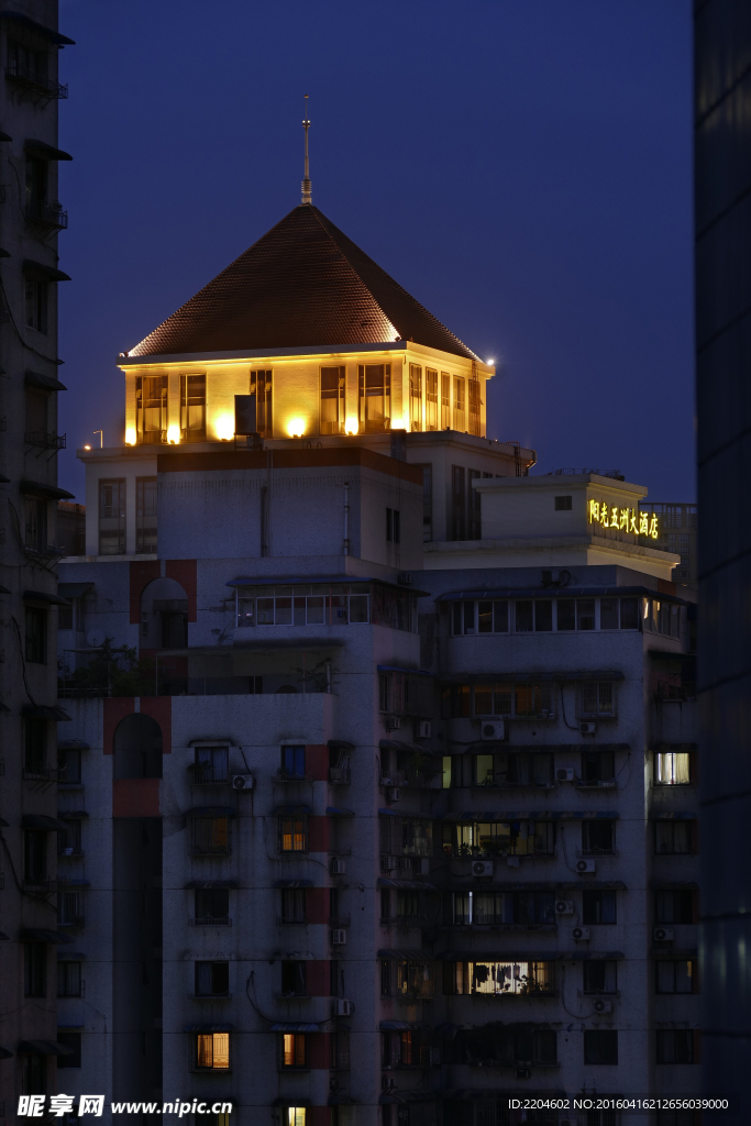 五洲大酒店楼顶夜晚灯饰