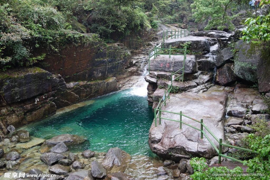猫儿山大峡谷的龙潭