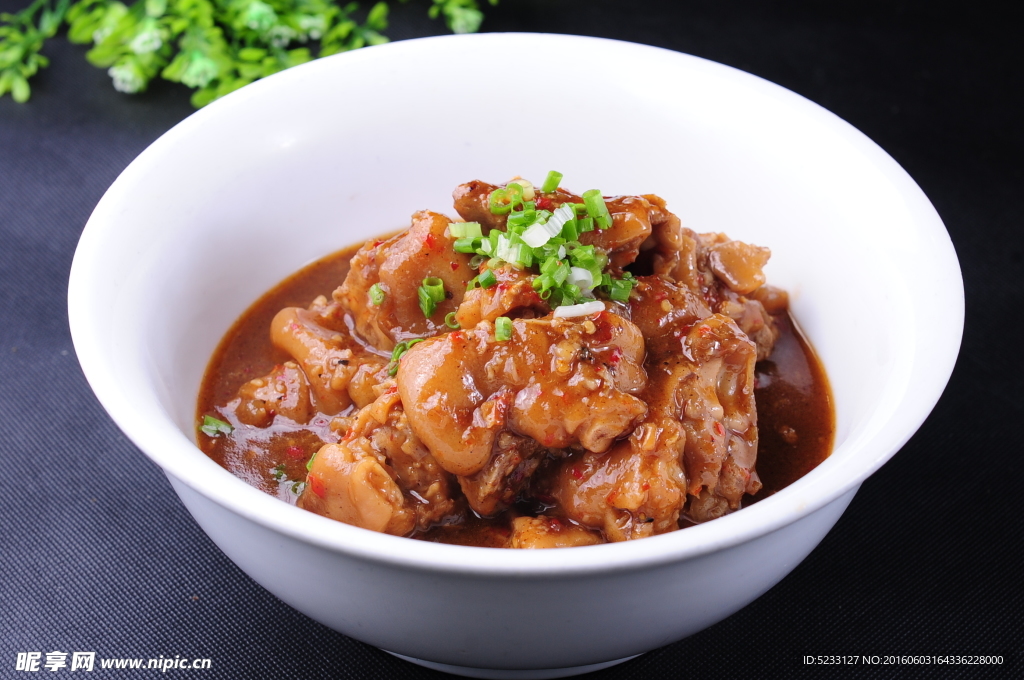 蛇汁猪脚配卤蛋