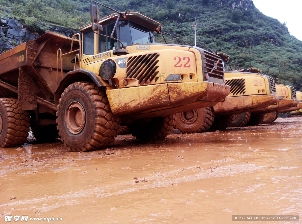 VOLVO铰接式卡车