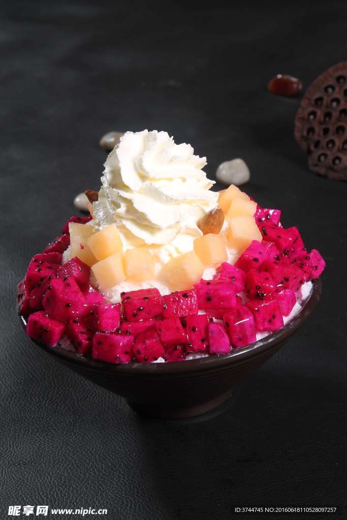 红心火龙果芝士雪花冰