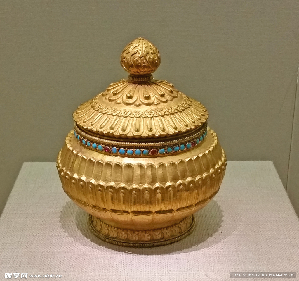 镀金铜鉴宝石连瓣纹青稞盒