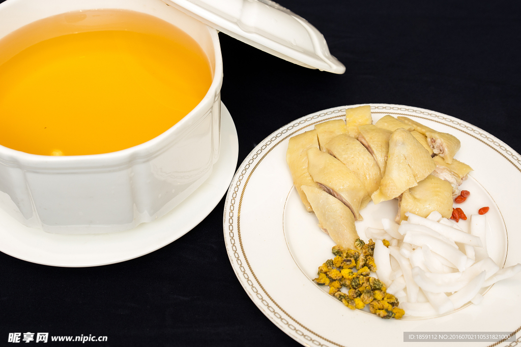 秋菊椰皇炖家鸡汤