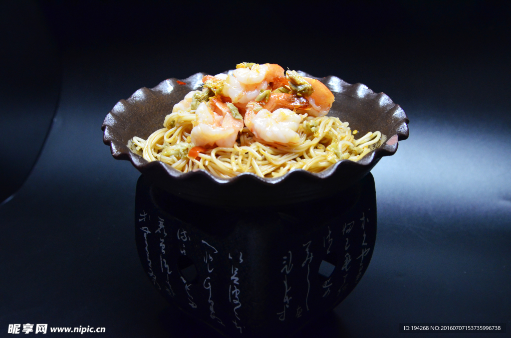 白花油面焗虾仁