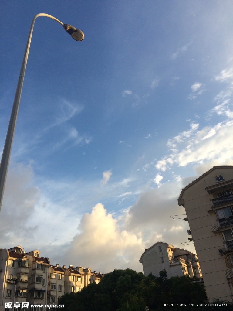 小区 蓝天白云