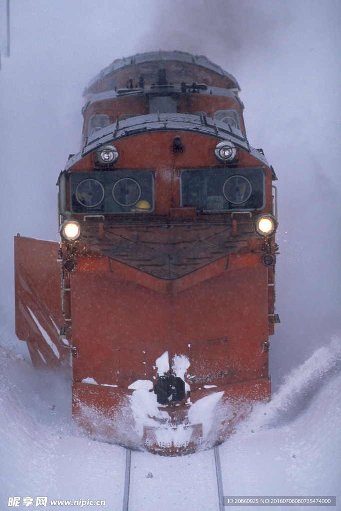 行驶的火车图片